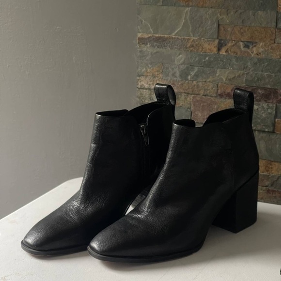 Vionic Leather Ankle Boots Lyssa Black Sz 9.5 Chelsea Style Western Core Y2K - Picture 2 of 10
